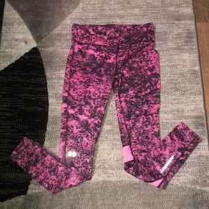 Under Armour athletic leggings / work out pants